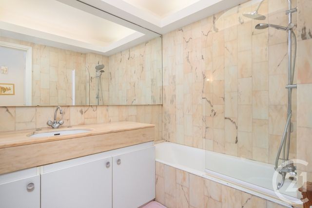 Appartement F3 à vendre - 3 pièces - 70.0 m2 - GRASSE - 06 - PROVENCE-ALPES-COTE-D-AZUR - Century 21 Visa Immobilier