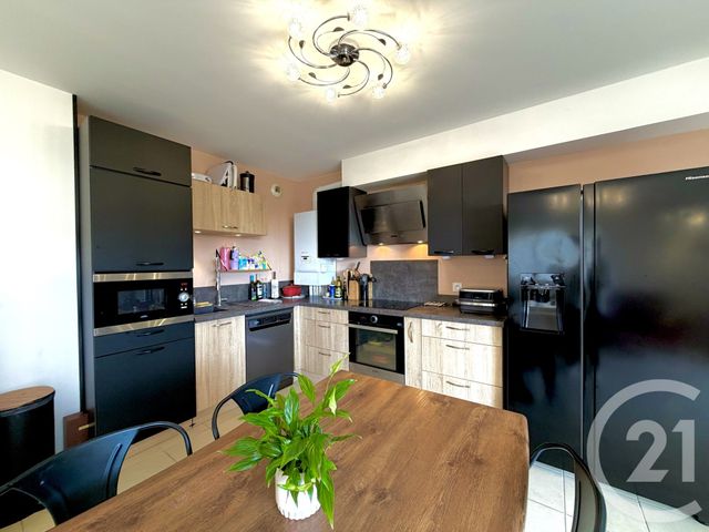 Appartement T3 à vendre - 3 pièces - 65.0 m2 - CHATEAUNEUF GRASSE - 06 - PROVENCE-ALPES-COTE-D-AZUR - Century 21 Visa Immobilier