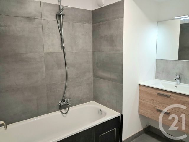 Appartement à vendre - 3 pièces - 78.0 m2 - GRASSE - 06 - PROVENCE-ALPES-COTE-D-AZUR - Century 21 Visa Immobilier