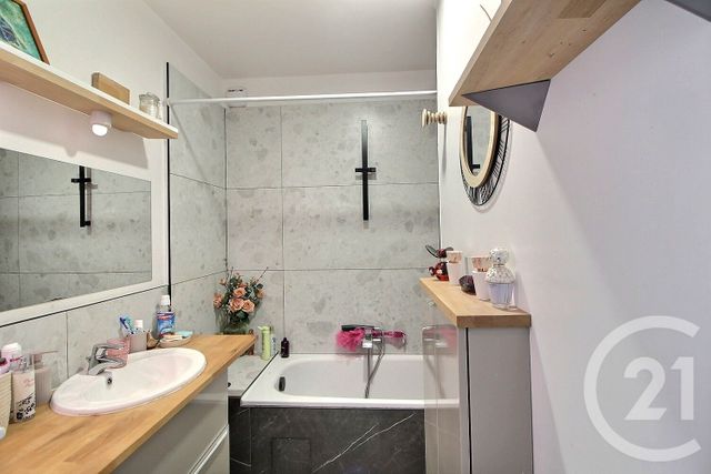 Appartement à vendre - 3 pièces - 62.0 m2 - GRASSE - 06 - PROVENCE-ALPES-COTE-D-AZUR - Century 21 Visa Immobilier