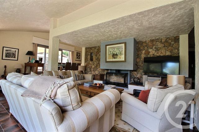 maison à vendre - 6 pièces - 200.0 m2 - CHATEAUNEUF GRASSE - 06 - PROVENCE-ALPES-COTE-D-AZUR - Century 21 Visa Immobilier maison à vendre - 6 pièces - 200.0 m2 - CHATEAUNEUF GRASSE - 06 - PROVENCE-ALPES-COTE-D-AZUR - Century 21 Visa Immobilier