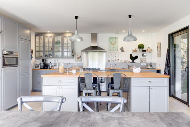 maison à vendre - 5 pièces - 223.0 m2 - CHATEAUNEUF GRASSE - 06 - PROVENCE-ALPES-COTE-D-AZUR - Century 21 Visa Immobilier