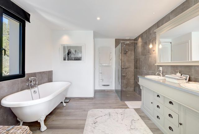 maison à vendre - 5 pièces - 223.0 m2 - CHATEAUNEUF GRASSE - 06 - PROVENCE-ALPES-COTE-D-AZUR - Century 21 Visa Immobilier