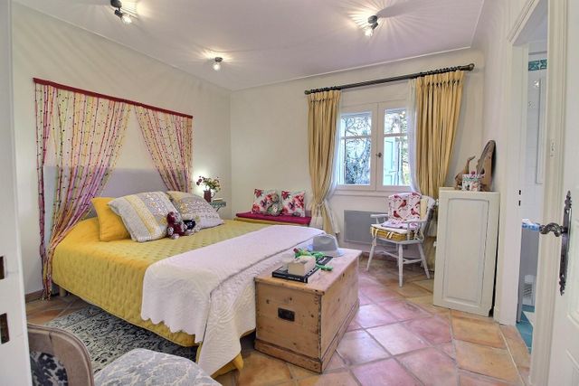 maison à vendre - 10 pièces - 330.0 m2 - CHATEAUNEUF GRASSE - 06 - PROVENCE-ALPES-COTE-D-AZUR - Century 21 Visa Immobilier