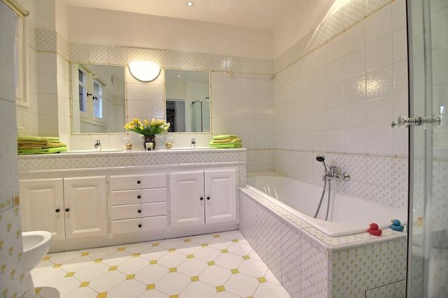 maison à vendre - 10 pièces - 330.0 m2 - CHATEAUNEUF GRASSE - 06 - PROVENCE-ALPES-COTE-D-AZUR - Century 21 Visa Immobilier