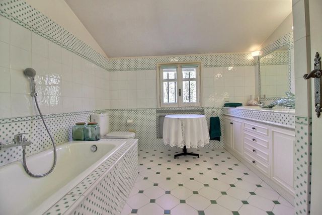 maison à vendre - 10 pièces - 330.0 m2 - CHATEAUNEUF GRASSE - 06 - PROVENCE-ALPES-COTE-D-AZUR - Century 21 Visa Immobilier