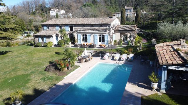 maison à vendre - 10 pièces - 330.0 m2 - CHATEAUNEUF GRASSE - 06 - PROVENCE-ALPES-COTE-D-AZUR - Century 21 Visa Immobilier