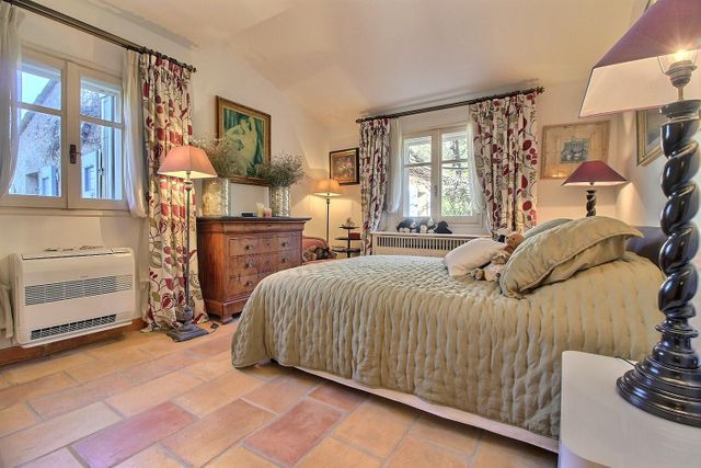 maison à vendre - 10 pièces - 330.0 m2 - CHATEAUNEUF GRASSE - 06 - PROVENCE-ALPES-COTE-D-AZUR - Century 21 Visa Immobilier