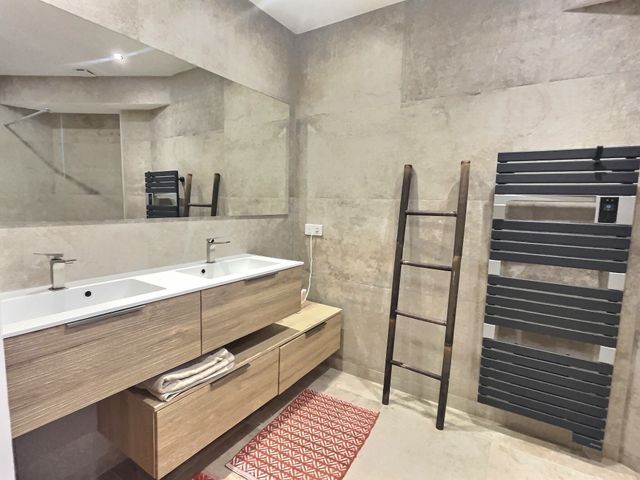 maison à vendre - 5 pièces - 170.0 m2 - CHATEAUNEUF GRASSE - 06 - PROVENCE-ALPES-COTE-D-AZUR - Century 21 Visa Immobilier