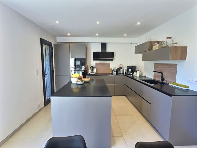 maison à vendre - 5 pièces - 170.0 m2 - CHATEAUNEUF GRASSE - 06 - PROVENCE-ALPES-COTE-D-AZUR - Century 21 Visa Immobilier