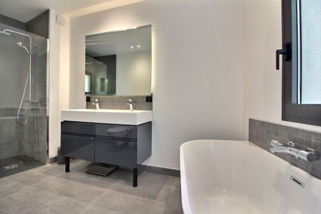 maison à vendre - 5 pièces - 214.0 m2 - GRASSE - 06 - PROVENCE-ALPES-COTE-D-AZUR - Century 21 Visa Immobilier